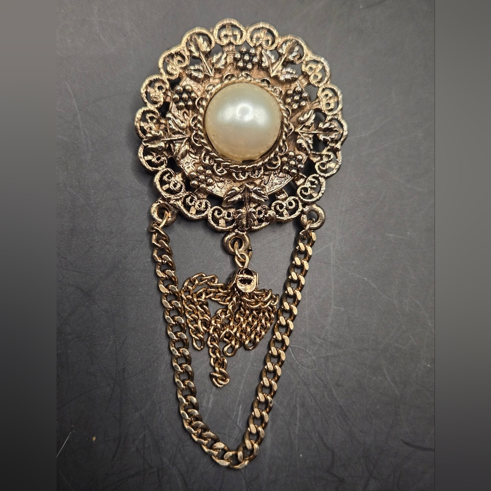 Vintage Faux Pearl Filigree Brooch w/ Safety Chain | Gold-Tone Ornate Pin